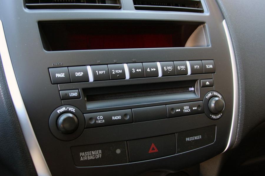  Mitsubishi Outlander Sport 2011 года  (фото 15 из 49)